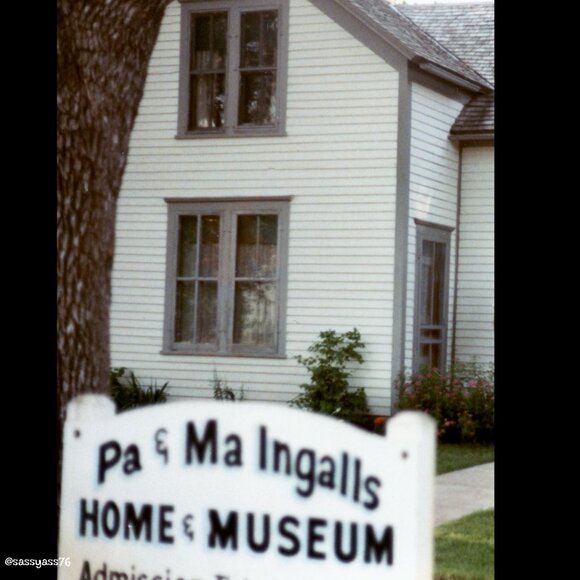 ▪️VTG▪️RARE Handcrafted Souvenir LAURA INGALLS WILDER Doll PLUS Bonus Books - Picture 11 of 11